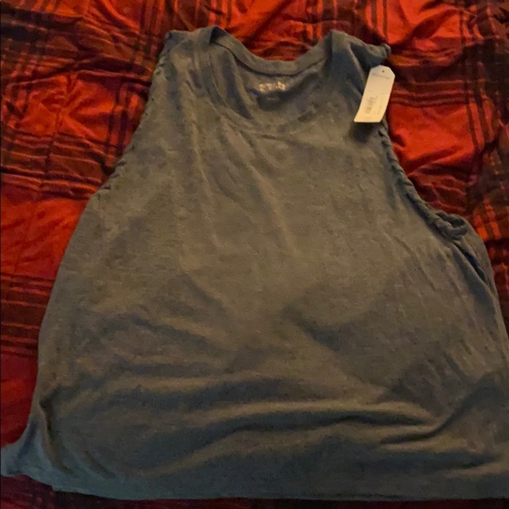 Muscle tee